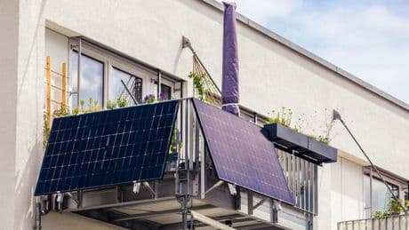 Eigenen Solarstrom erzeugen: Balkonkraftwerk beim Vermieter anmelden: Wann ist ein Nein noch rechtens?