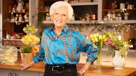 Mary Berry's 'lovely' coffee cake recipe is baked from scratch in 30 minutes