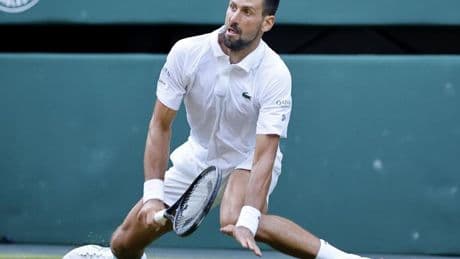 Djokovic enciende las alarmas al no entrenar un día antes de las semifinales de Wimbledon