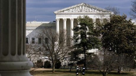 États-Unis: la Cour suprême recale encore l'administration Trump sur la question de la loi des «ennemis étrangers»