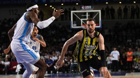 Türk Telekom, Fenerbahçe Beko'yu uzatmada devirdi: Seriyi eşitledi!