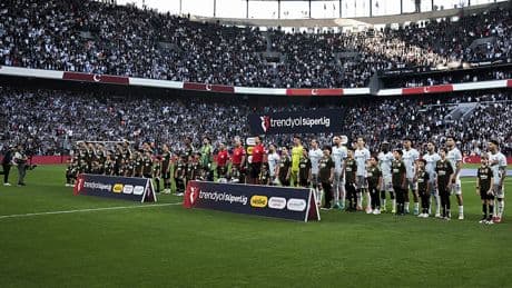 Beşiktaş maçında üst üste sakatlıklar! 3 futbolcu oyuna devam edemedi