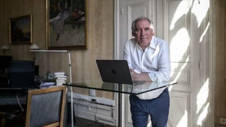 "Tout ceci est complètement dingue": François Bayrou juge "insultante" la polémique sur le coût du chantier de son bureau municipal