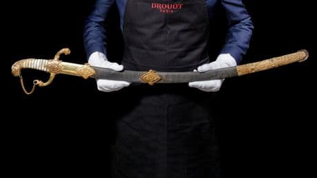 Un sable de Napoleón, subastado por casi 4,7 millones de euros en París