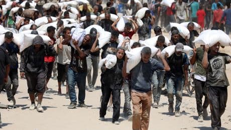 Conflit au Proche-Orient, jour 661 : famine à Gaza, entrée de camions d’aide humanitaire