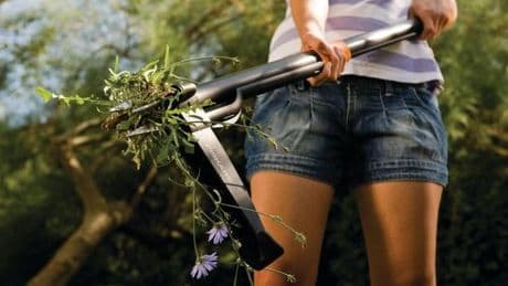 Innovative gadget makes it ‘quick and easy to get rid of weeds’ and it’s on sale