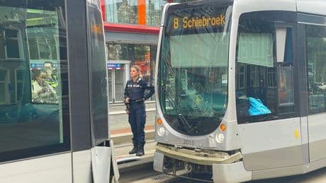 Botsing tussen trams in Rotterdam: acht lichtgewonden, bestuurder aangehouden