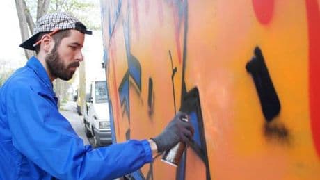 Théo Clerc est de retour en France, après 422 jours de détention en Azerbaïdjan, annonce Jean-Noël Barrot