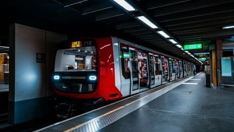 Es 2025 y seguimos sin solucionar el estruendoso gran problema del Metro: sigue sonando como si fuera 1955