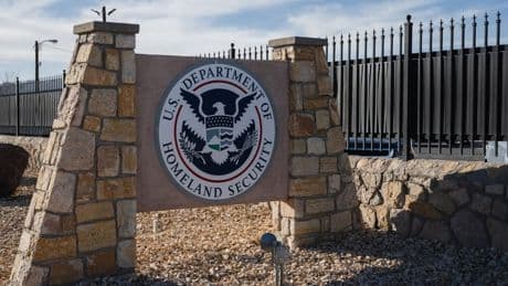 Un Mexicain meurt dans un centre de détention pour immigrants aux États-Unis, Mexico veut "clarifier les faits"