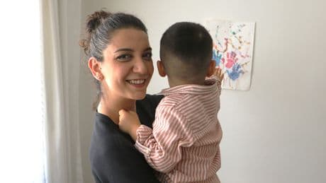 Ailesinden etkilenen genç kadın, bir çocuğa koruyucu anne oldu