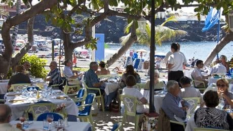Panic in Spain as restaurants asking British tourists to pay £34 before arrival