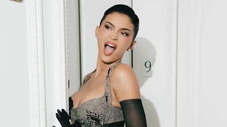 El sufrimiento de Kylie Jenner: pega sus zapatos a los pies para la Gala MET... y después no se los puede quitar