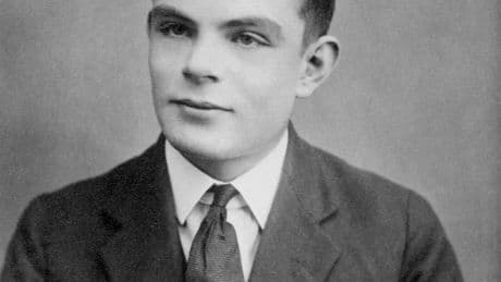 Wetenschappelijke artikelen van ’codekraker’ Alan Turing op veiling verkocht voor 465.000 pond: ’Bijna vernietigd’