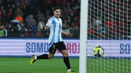 Argentina resuelve y Brasil se apaga en el debut de Ancelotti