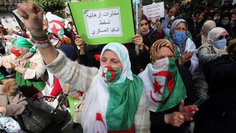 "Saben que he vuelto de entre los muertos": la voz de una masacrada por el islamismo que vale un Premio Goncourt