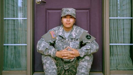 Les femmes militaires ont-elles leur place sur le champ de bataille? L'administration Trump pense que non