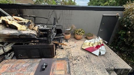 Flugzeug-Unglück in NRW - Rentner (84) überlebte, weil er in  Garage sprang