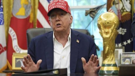 Trump con il nuovo cappellino: "Avero ragione su tutto, con me il 90% degli americani"