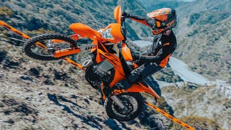 KTM, ecco la sua nuova gamma enduro 2026. Aggiornamenti importanti tra tecnologia e design delle moto