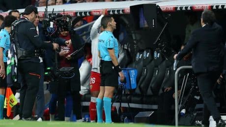La 1ª RFEF contará con un VAR activable por los entrenadores