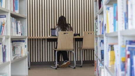 Seulement un tiers des étudiants obtient sa licence en 3 trois ans selon l’OCDE : la faute à Parcoursup et à la réforme du bac