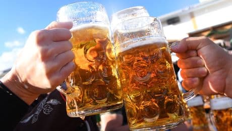 Bis zu 15,80 Euro für eine Maß - Wiesn-Bierpreis knackt neuen Rekord