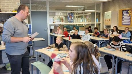 Almere biedt nieuwe docenten baan en woning aan in strijd tegen lerarentekort