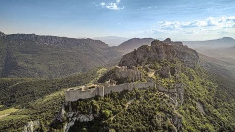 El impresionante castillo de Francia sobre un acantilado que está camino de ser Patrimonio de la Humanidad