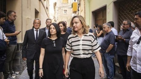 El funeral civil de Lambán en su pueblo natal reúne a rivales políticos