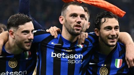 Inter bereikt finale Champions League na tweede spektakelstuk tegen Barcelona (4-3)