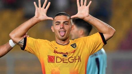 Coppa Italia, il Lecce vince e aspetta Milan-Bari. Tris Genoa, Carboni subito in gol