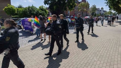 Queere Community feiert CSD in Bautzen - Gegenproteste