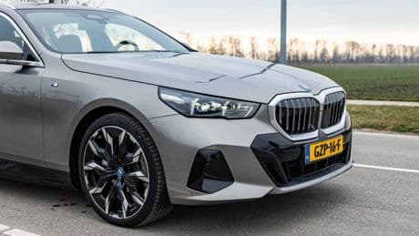 Waarom er ‘explosieven’ onder de motorkap van jouw auto zitten
