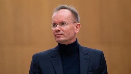 Verschwundene Milliarden: Wirecard-Prozess: Insolvenzverwalter als Zeuge im Gericht