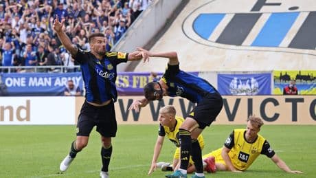 Jubel beim 1. FC Saarbrücken - Schmidt macht mit Abseits-Tor Relegation klar!
