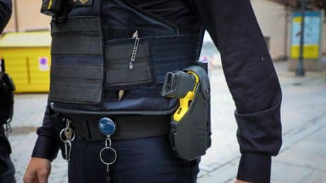 Inmovilizado con un taser en plena calle tras robar en un bar de Salamanca a punta de navaja