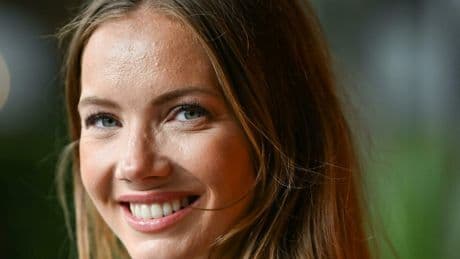 L’ex-Miss France Amandine Petit annonce ses fiançailles