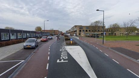 BREAKING: Hoofddorp stabbing UPDATES: Multiple casualties including cop as cars covered in blood