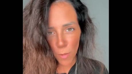 Bocciato in terza media, la mamma influencer si sfoga su TikTok contro i prof: «Aveva solo tre insufficienze, un'ingiustizia»