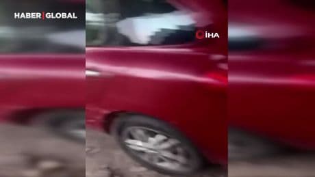 İpini koparan boğa 3 metre yükseklikten otomobilin üzerine düştü