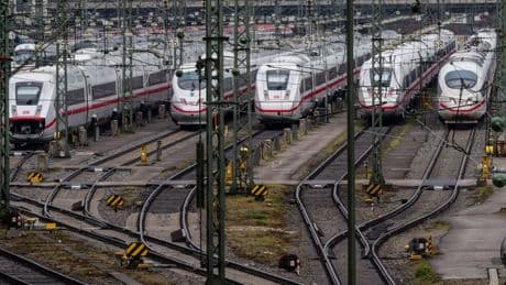 Baustellen: Union sieht noch viele schwierige Jahre für Bahnkunden