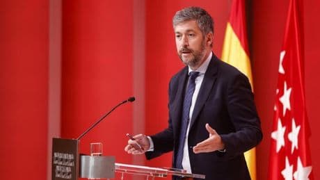 El gobierno de Ayuso se adelanta a Feijóo y califica de "peaje al independentismo" las condiciones del Gobierno a la OPA del BBVA al Sabadell