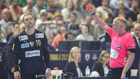 Bittere Schiedsrichter-Entscheidung - Rot für Handball-Superstar Gidsel im CL-Halbfinale!