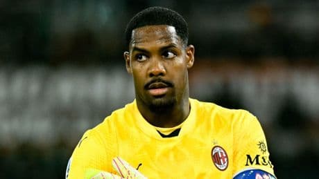 Chelsea in shock transfer talks with AC Milan keeper Mike Maignan whose stats shows up Robert Sanchez