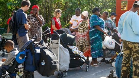 Évacuation de familles à Paris : face à la canicule, comment protéger les migrants ?