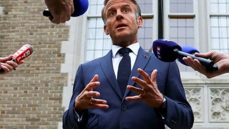 Pour Macron, Poutine est un "ogre" qui "a besoin de continuer à manger" pour survivre