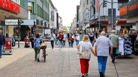 Stuttgart: Landgericht lehnt Corona-Klage von Woolworth- und Tedi-Mutter ab