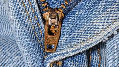 Schon entdeckt? Darum steht auf so vielen Reißverschlüssen "YKK"