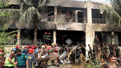Crash d’un avion militaire sur une école au Bangladesh: 16 morts à Dacca, plus de 100 blessés